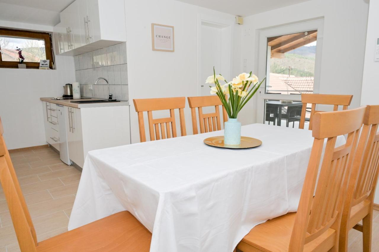 Apartments Dora Яйце Екстер'єр фото