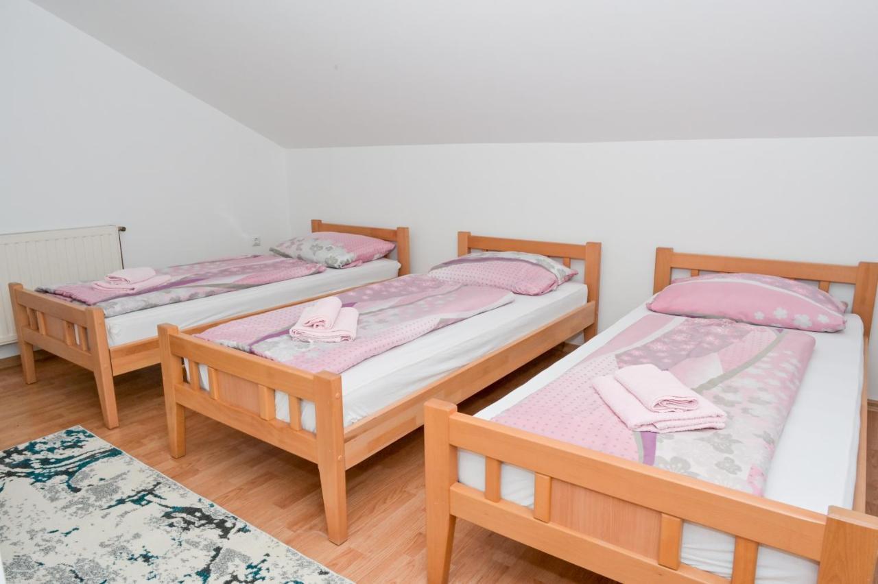 Apartments Dora Яйце Екстер'єр фото